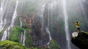Siapa yang Terhipnotis Air Terjun Kebanggaan Pulau Jawa Ini?