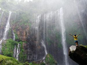 Melepas Rindu ke Air Terjun Tumpak Sewu Lewat Foto Melepas Rindu ke Air Terjun Tumpak Sewu Lewat Foto