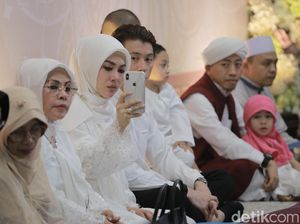 Ditanya soal Mukena Rp 3,5 Juta, Syahrini Ogah Jawab