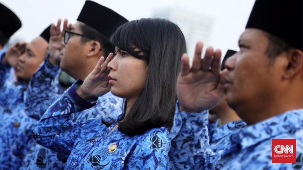 Several DKI Provincial Government (PNS) officials participated in Pancasila's birthday ceremony in Silang Monas, Jakarta on June 1, 2019. The government ordered all Public Officials (PNS) to attend the ceremony before the long vacation and left with Eid al-Fitr.