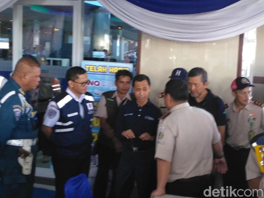 Kemenkes Cek Kesiapan Pelayanan Kesehatan di Pelabuhan dan Bandara Surabaya Kemenkes Cek Kesiapan Pelayanan Kesehatan di Pelabuhan dan Bandara Surabaya