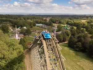 Jatuh 5 Meter dari Roller Coaster, Bocah Ini Kritis
