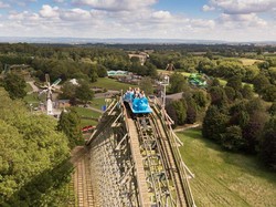 Jatuh 5 Meter dari Roller Coaster, Bocah Ini Kritis