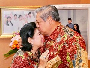 Doa dan Kecupan Terakhir SBY untuk Sang Istri Doa dan Kecupan Terakhir SBY untuk Sang Istri