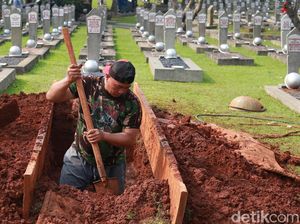 Makam untuk Jenazah Ani Yudhoyono Tengah Digali