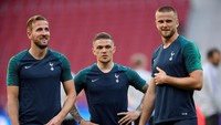 Harry Kane, Eric Dier and Kieran Trippier tengah berlatih. REUTERS/Toby Melville.