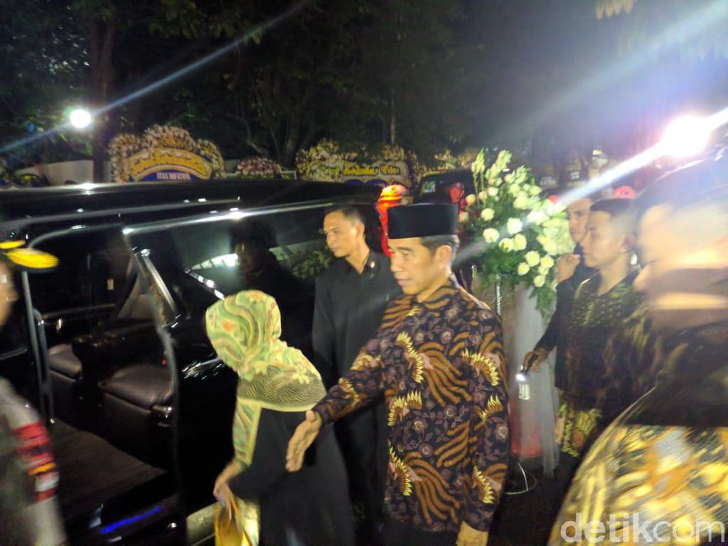 Usai Melayat Ani Yudhoyono, Jokowi dan Habibie Tinggalkan Cikeas Usai Melayat Ani Yudhoyono, Jokowi dan Habibie Tinggalkan Cikeas