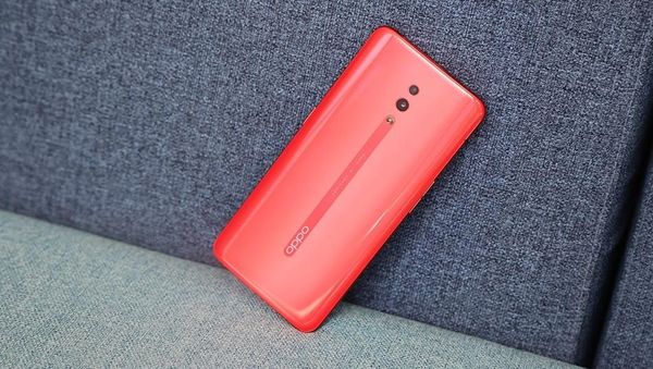 Penampilan Oppo Reno Coral yang Kece dan Menggoda