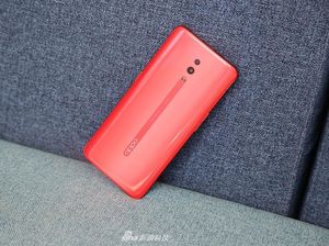 Penampilan Oppo Reno Coral yang Kece dan Menggoda