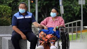 Ani Yudhoyono Meninggal Dunia, Ini Momen SBY Dampingi Bu Ani saat Dirawat
