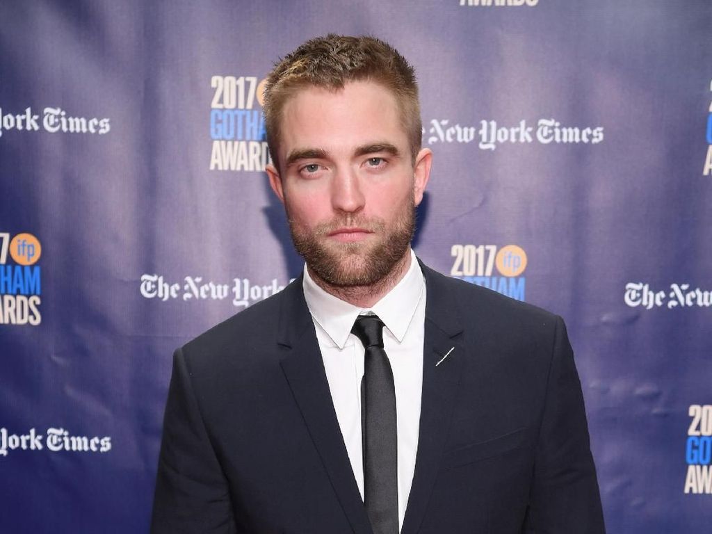 Resmi Perankan Karakter Batman, Ini Momen Kulineran Seru Robert Pattinson Resmi Perankan Karakter Batman, Ini Momen Kulineran Seru Robert Pattinson
