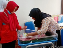 Tega! Bayi Usia 2 Hari Dibuang di Toilet dalam Bungkusan Plastik