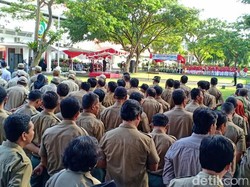 Apel Usai Libur Lebaran, Sejumlah PNS Pemprov Riau Terlambat