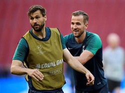 Harry Kane sudah absen sejak 9 April 2019 lalu karena cedera ligamen pergelangan kaki, terlihat ikut berlatih bersama tim. REUTERS/Toby Melville.