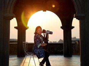 Mengenang Bu Ani dan Kamera Andalannya