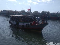 Warga Pulau Gili Lakukan Tradisi Toron Petolekoran Saat Hari ke-27 Ramadhan