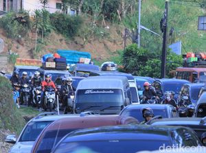 Jalur Nagreg Macet Pagi Ini, Kendaraan Arah Tasik Dialihkan ke Garut Jalur Nagreg Macet Pagi Ini, Kendaraan Arah Tasik Dialihkan ke Garut
