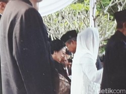 Momen Salaman SBY-Megawati di Pemakaman Ani Yudhoyono