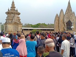 Ani Yudhoyono Dimakamkan, Masyarakat Padati Halaman TMP Kalibata