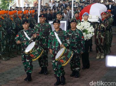 Foto: Berbalut Merah Putih, Jenazah Ani Yudhoyono Diberangkatkan ke Kalibata