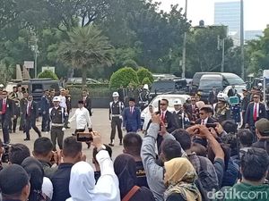 Jokowi dan Iriana Tiba di TMP Kalibata Jelang Pemakaman Ani Yudhoyono Jokowi dan Iriana Tiba di TMP Kalibata Jelang Pemakaman Ani Yudhoyono