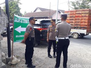 Polres Bojonegoro Siapkan Jalur Alternatif Antisipasi Macet Pasar Babat Polres Bojonegoro Siapkan Jalur Alternatif Antisipasi Macet Pasar Babat