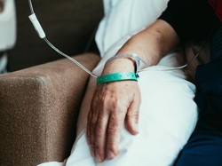 Kanker Merenggut Nyawa Pencipta Meme Menangis di Genangan Air Mata