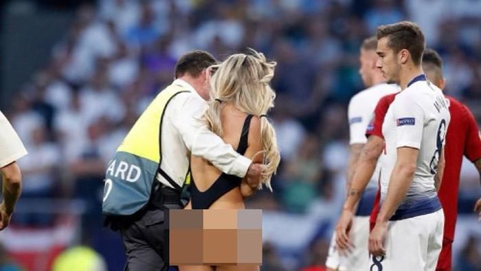 Kinsey Wolanski penyusup di final Liga Champions. (Foto: Instagram @kinsey_sue) Kinsey Wolanski penyusup di final Liga Champions. (Foto: Instagram @kinsey_sue)