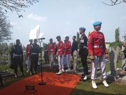 Petugas Paspampres Gelar Geladi Resik Pemakaman Ani Yudhoyono