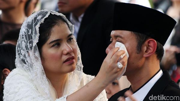 Momen Haru Annisa Pohan Seka Air Mata AHY