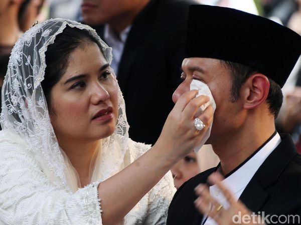 Momen Haru Annisa Pohan Seka Air Mata AHY