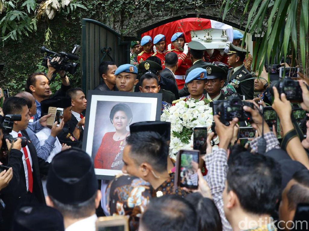 Kiprah Ani Yudhoyono di Bidang Kesehatan: Duta HIV-AIDS hingga Peduli Kanker