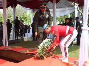 Melihat Persiapan TMP Kalibata Jelang Pemakaman Ani Yudhoyono Melihat Persiapan TMP Kalibata Jelang Pemakaman Ani Yudhoyono