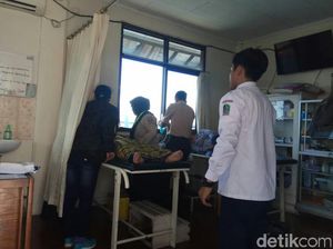 Kelelahan Antre di Pelabuhan, Satu Pemudik Dibawa ke Posko Kesehatan