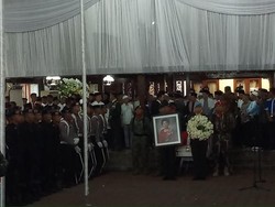 Ibas Serahkan Jenazah Ani Yudhoyono ke Pemerintah untuk Dimakamkan