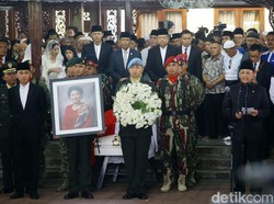 Detik-detik Pemberangkatan Jenazah Ibu Ani ke TMP Kalibata