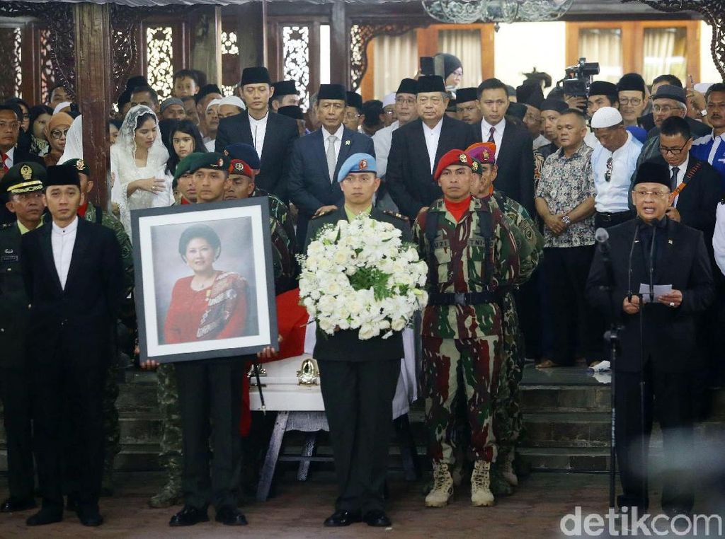 Duka Netizen Lewat #SelamatJalanIbuAniYudhoyono Duka Netizen Lewat #SelamatJalanIbuAniYudhoyono