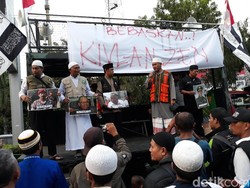 Massa Ormas Datangi Polresta Solo, Tuntut Kivlan Zen Dibebaskan