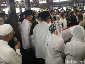 Jenazah Ani Yudhoyono Dipindahkan ke Pendopo Cikeas, Suara SBY Bergetar