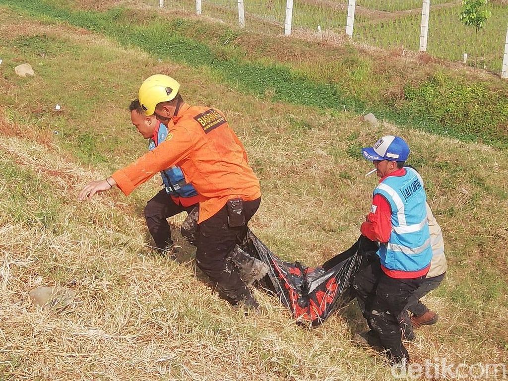 Korban Tewas Kecelakaan di Tol Pemalang Staf KPU DKI Jakarta Korban Tewas Kecelakaan di Tol Pemalang Staf KPU DKI Jakarta