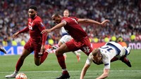Hingga babak pertama tuntas, tidak ada gol tambahan. Toby Melville/Reuters.