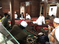 Kiai Sepuh se Jatim Siap Jadi Tuan Rumah Pertemuan Jokowi-Prabowo