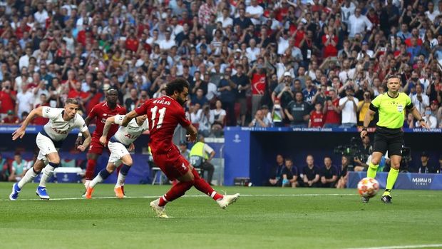 MADRID, SPAIN - JUNE 01: Mohamed Salah of Liverpool scores the opening goal during the UEFA Champions League Final between Tottenham Hotspur and Liverpool at Estadio Wanda Metropolitano on June 01, 2019 in Madrid, Spain. (Photo by Clive Rose/Getty Images)