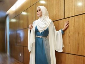 10 Inspirasi Pakai Baju Putih Saat Lebaran dari Para Artis Berhijab 10 Inspirasi Pakai Baju Putih Saat Lebaran dari Para Artis Berhijab