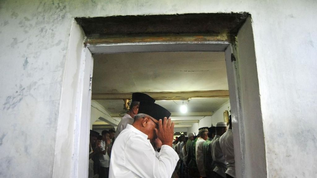Jemaah Tarekat Naqsabandiyah dan Tarekat Syattariah Salat Id Hari Ini Jemaah Tarekat Naqsabandiyah dan Tarekat Syattariah Salat Id Hari Ini