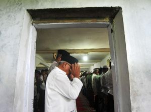 Jemaah Tarekat Naqsabandiyah dan Tarekat Syattariah Salat Id Hari Ini