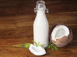 Tips Memilih, Mengolah, dan Menyimpan Santan untuk Lebaran