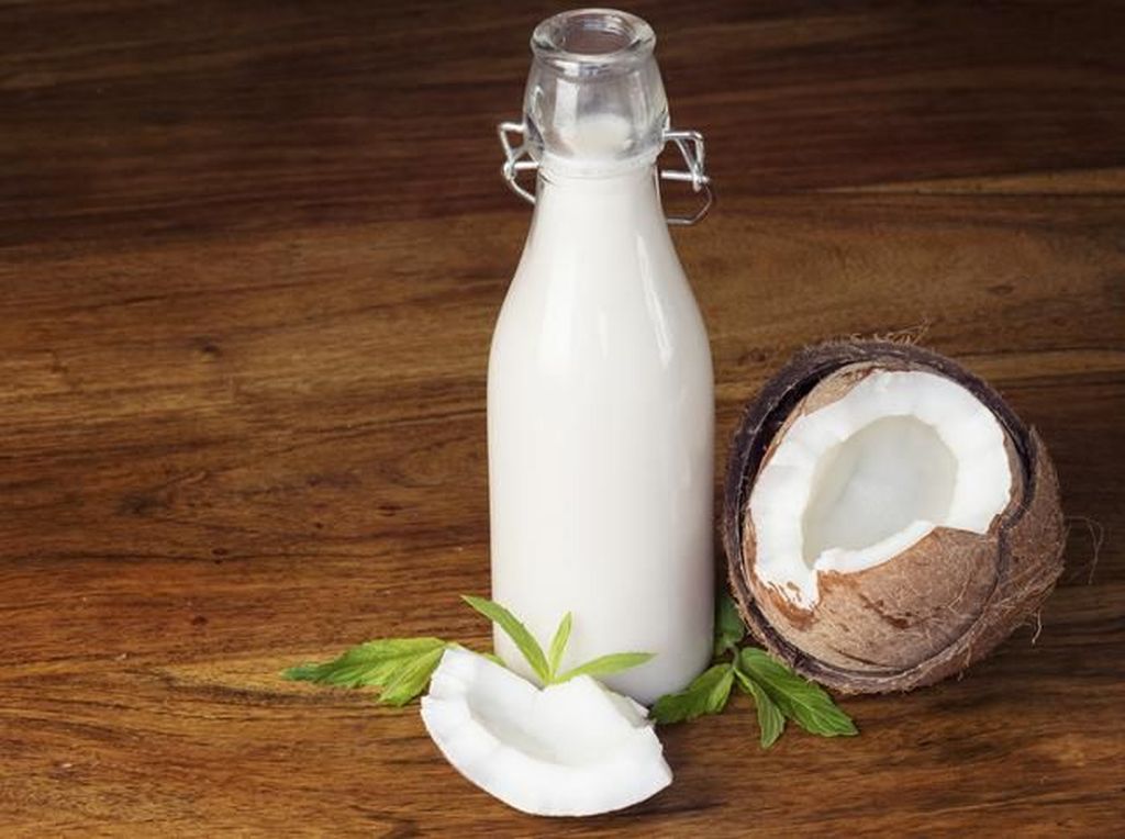 Tips Memilih, Mengolah, dan Menyimpan Santan untuk Lebaran Tips Memilih, Mengolah, dan Menyimpan Santan untuk Lebaran