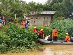 Video: Tim SAR Evakuasi Warga Lepo-lepo yang Terdampak Banjir