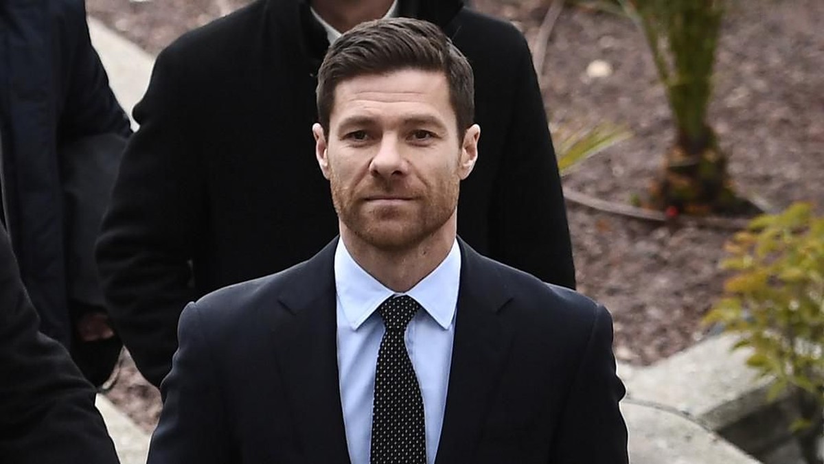 Legenda Liverpool dan pelatih Bayer Leverkusen, Xabi Alonso. (Foto: Pierre-Philippe Marcou / AFP)